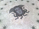 Mosaik im Lichthof der Universität